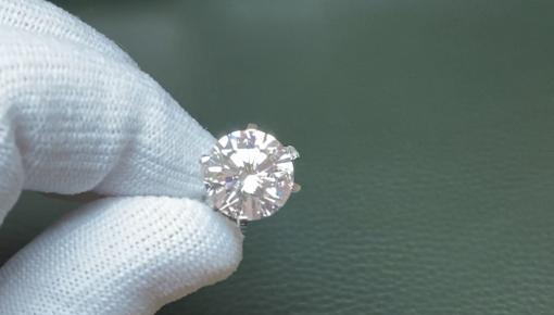 Крупный бриллиант